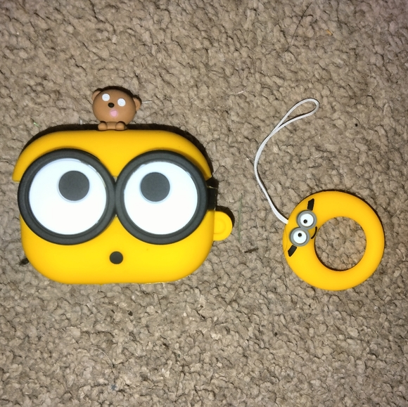 Disney Other - 🔥Minion Airpods Case